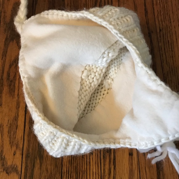 ✨5/$25 Winter hat with mini teddy bear in pocket - Picture 5 of 8